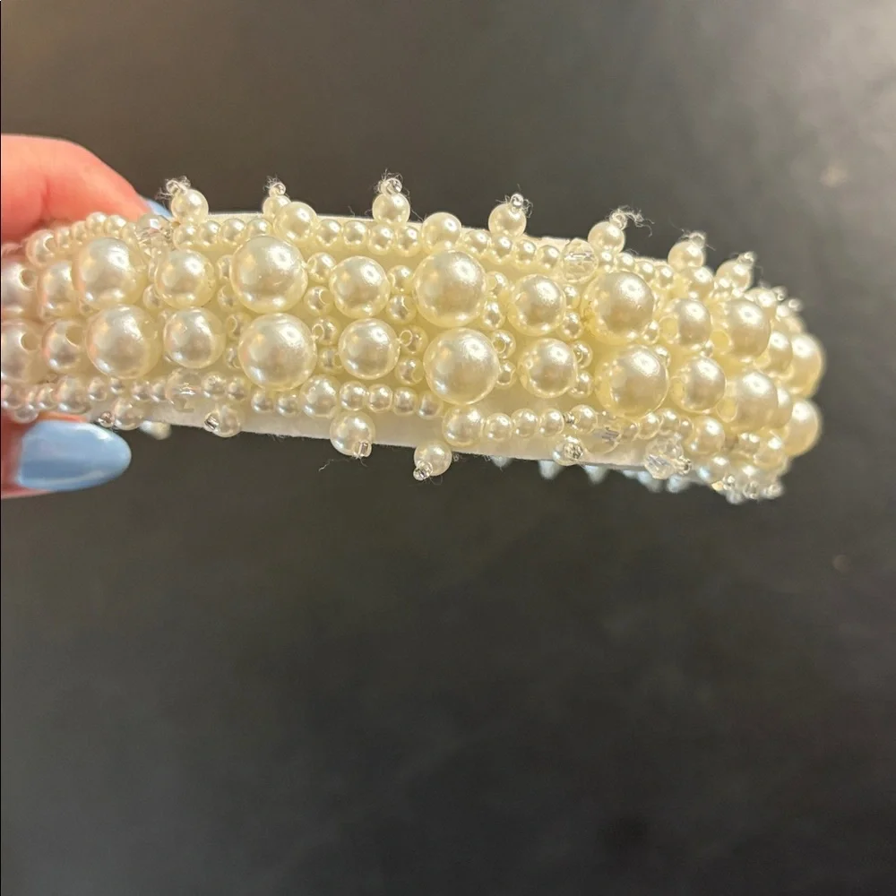 Brianna Cannon Elegant Pearl-Embellished Headband Classic and elegant - Picture 2 of 10